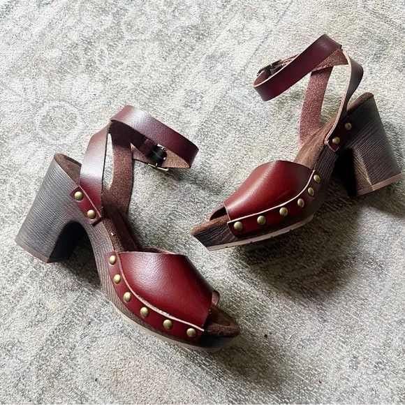 NEW Maurices Block Heel Sandals Ankle Strap Studded Size 7 Deep Red Comfort - Picture 3 of 14